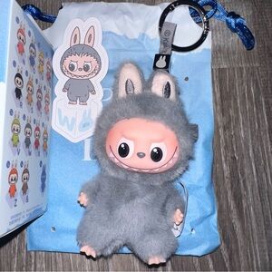 GRAY “W” PIN FOR LOVE LABUBU KEYCHAIN